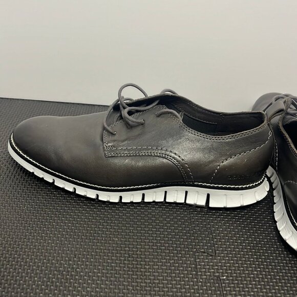 Size 9 Men's Cole Haan ZEROGRAND Plain Toe Dress Shoes - Picture 3 of 8
